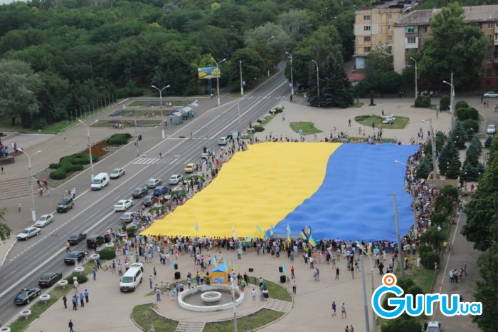 Самый большой флаг Украины развернули в Мариуполе - Цензор.НЕТ 4158