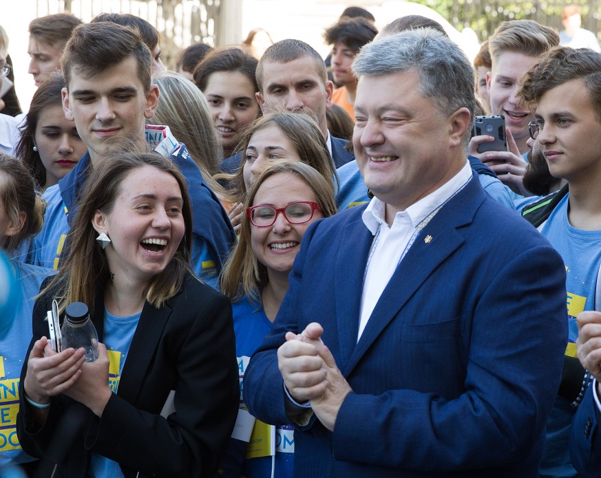 Американського поліцейського Човіна засудили на 22 роки в'язниці за вбивство чорношкірого Флойда, після якого в США почалися масові протести - Цензор.НЕТ 794